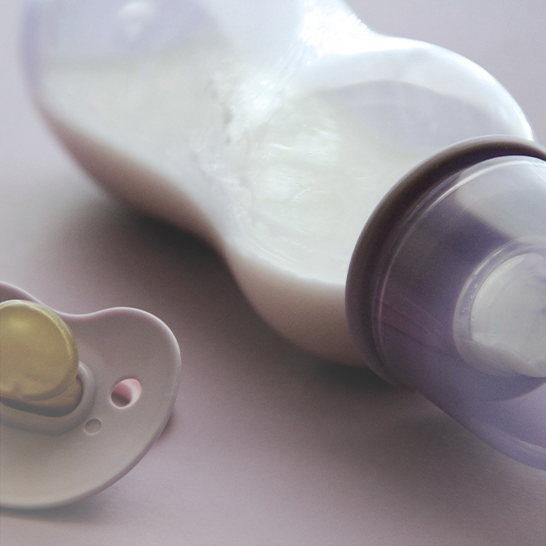 Wie reinigt man Babyflaschen? Müssen Baby-Schnuller sterilisiert werden?